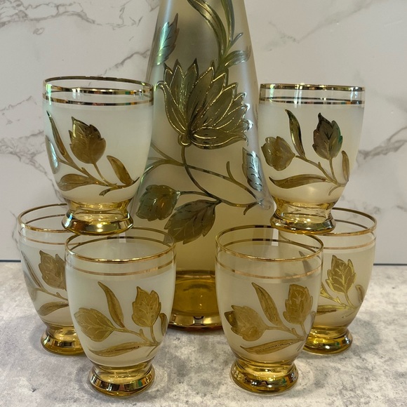 Dining Mcm Vintage Gold Decanter Set W 6 Shot Glasses Gold Rim Flower